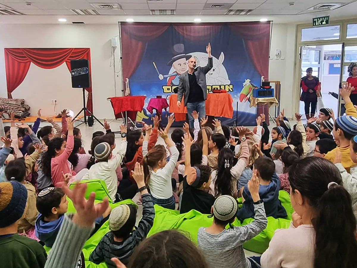 אופק שלזינגר — קוסם לאירועים